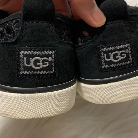 UGG Ladies Shoes - Picture 4 of 13